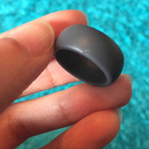 Charcoal rubber silicone wedding band - Picture 4 of 4
